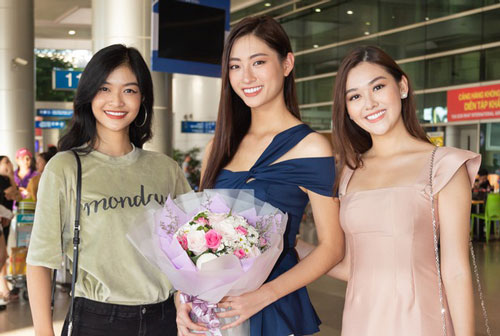 Á hậu Tường San, Kiều Loan ra sân bay từ sớm đón Lương Thùy Linh về nước sau Miss World 2019, nhan sắc 3 người đẹp gây chú ý