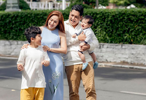 Thanh Thúy - Đức Thịnh đưa hai con về 'nơi tình yêu bắt đầu'