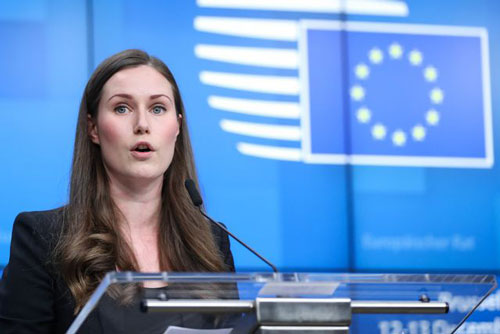 Phản ứng bất ngờ của thủ tướng trẻ nhất thế giới khi bị gọi là “người bán hàng”