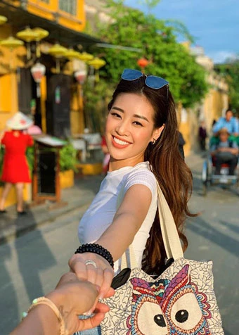 Trong một Vlog cách đây 1 năm, Hoa hậu Khánh Vân tiết lộ cô từng yêu một người dễ thương, ga lăng và tốt bụng.