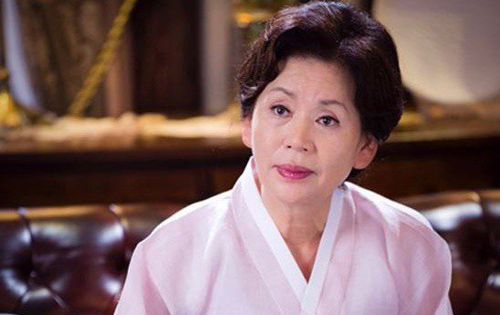 Giận tím người vì trai cưng phải rửa bát, mẹ chồng "tắt điện" khi thấy 1 thứ của con dâu