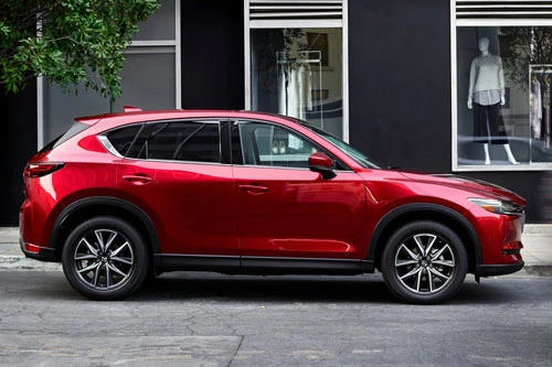 1. Mazda CX-5 2019 (giá khởi điểm: 24.350 USD).