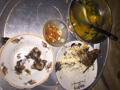 Ứa nước mắt với "cơm thừa canh cặn" nhà chồng để phần