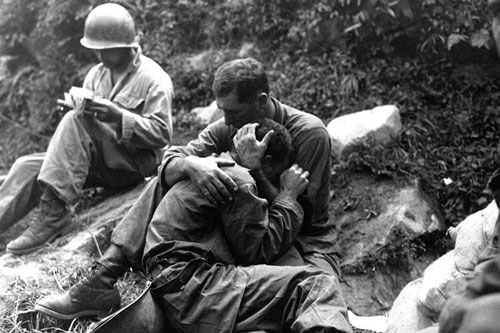 Loạt ảnh lịch sử đắt giá bóp nghẹt trái tim triệu người