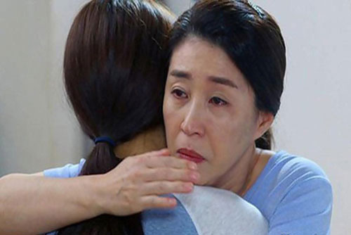 Biết con trai ngoại tình, mẹ chồng thuê xe huy động cả họ ra Hà Nội "dằn mặt" cả đôi rồi về