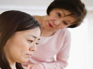 Con dâu ở cữ chăm con, mẹ chồng vô duyên luôn miệng chê xấu và lời đáp trả thông minh khiến cả thiên hạ hả hê