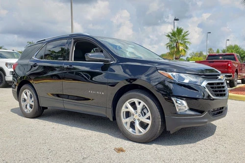 7. Chevrolet Equinox 2020 (giá khởi điểm: 23.800 USD).