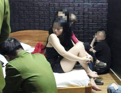Phát hiện 24 nam, nữ thuê nhà nghỉ chơi ma túy xuyên đêm