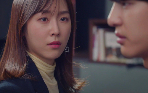 Mẹ chồng nằng nặc đòi tái hôn với trai trẻ 30, tôi đánh rơi cả mâm bát khi nhận ra là