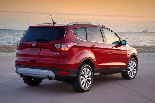 8. Ford Escape 2019 (giá khởi điểm: 24.105 USD).