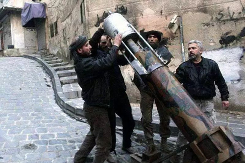 S&#x1EED;ng s&#x1ED1;t tr&#x1B0;&#x1EDB;c ph&#xE1;o xe t&#x1EA3;i, v&#x169; kh&#xED; &#x201C;&#x111;&#x1ED9;c nh&#x1EA5;t v&#xF4; nh&#x1ECB;&#x201D; c&#x1EE7;a phi&#x1EBF;n qu&#xE2;n Syria