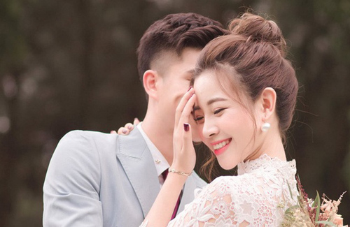 Vợ Phan Văn Đức khoe ảnh không gian đám hỏi, than thở nỗi niềm khiến nhiều cô dâu đồng cảm trước lúc về nhà chồng