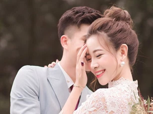 Vợ Phan Văn Đức khoe ảnh không gian đám hỏi, than thở nỗi niềm khiến nhiều cô dâu đồng cảm trước lúc về nhà chồng