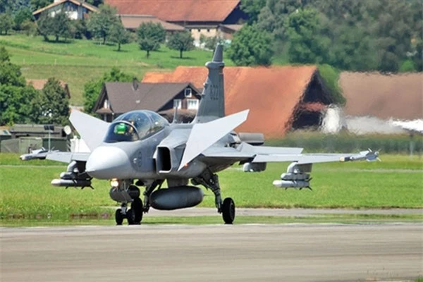 Nga khang dinh tiem kich da nang JAS-39E Gripen-E 