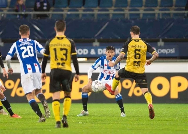 Văn Hậu lần đầu được ra sân trong màu áo Heerenveen ở cúp Quốc gia Hà Lan - Ảnh 1.