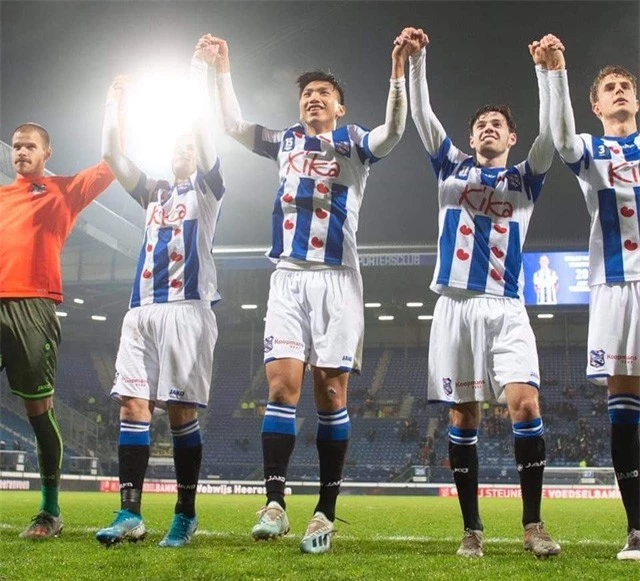 Văn Hậu lần đầu được ra sân trong màu áo Heerenveen ở cúp Quốc gia Hà Lan - Ảnh 2.