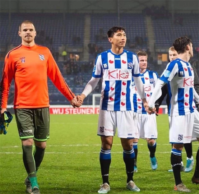 Văn Hậu lần đầu được ra sân trong màu áo Heerenveen ở cúp Quốc gia Hà Lan - Ảnh 8.