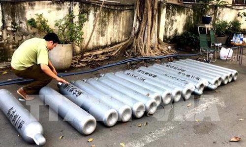 Thu giữ 3,5 tấn khí bóng cười không rõ nguồn gốc tại TP.HCM