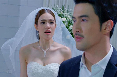 Đang tổ chức hôn lễ thì tôi vỡ ối, thế mà sinh con xong mẹ chồng không cho về nhà chồng ở cữ