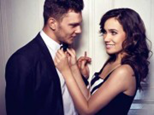 Trai đẹp trả giá vì thèm tiền của bà chủ hồi xuân