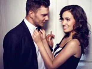 Trai đẹp trả giá vì thèm tiền của bà chủ hồi xuân