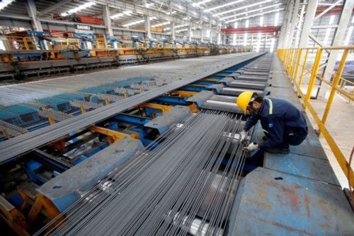 Một nhà máy thép ở Việt Nam - Ảnh: REUTERS