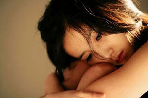 Tới tận đêm tân hôn, cô Xiao Ai mới biết chồng mình bị rối loạn cương dương (Ảnh minh họa)