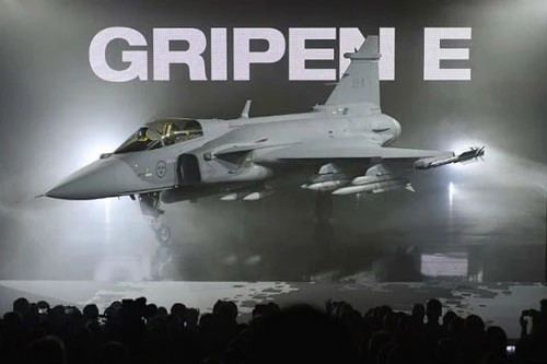 Tiêm kích đa năng hạng nhẹ JAS-39E Gripen-E là phiên bản nâng cấp mới nhất của dòng chiến đấu cơ JAS-39 nổi tiếng do Tập đoàn công nghiệp quốc phòng Saab của Thụy Điển chế tạo.