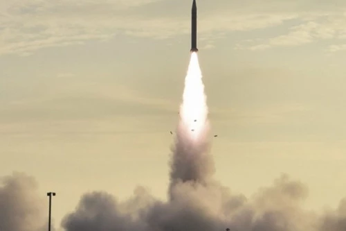 Mỹ tuyên bố đã tạo ra một tên lửa đất đối đất siêu thanh đủ sức đánh bại S-400. Ảnh: RIA Novosti.