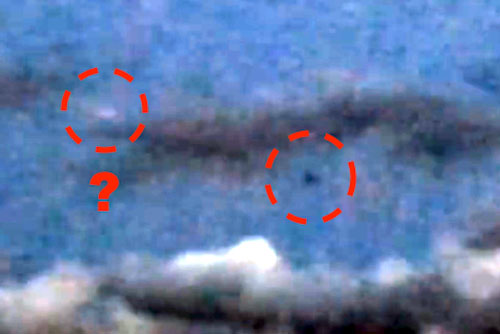 Rùng mình phát hiện vật thể lạ hình kim tự tháp