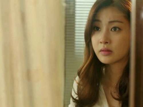 Tình cờ phát hiện bố có con riêng, tôi hé cửa nhìn trộm thì phát hiện ra người quen