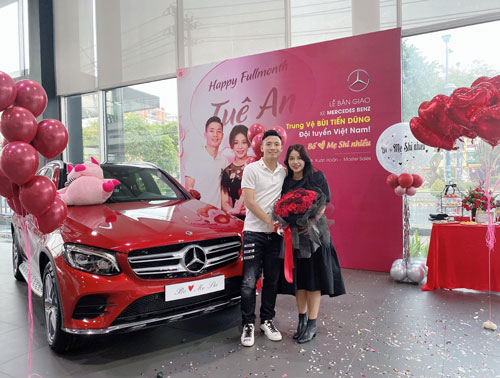 Cùng chiêm ngưỡng team cầu thủ Việt "yên bề gia thất" đang tận hưởng cuộc sống hôn nhân ngọt ngào