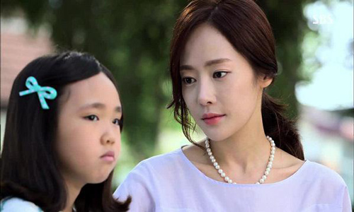 Mẹ tái giá lấy lòng con riêng của chồng, bỏ lơ con đẻ và cái kết đau lòng