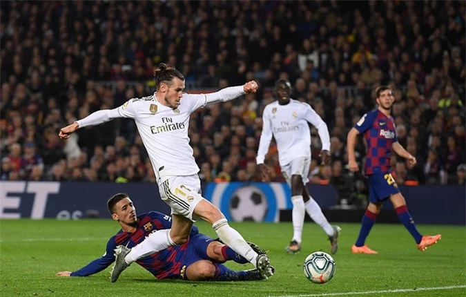 Bale sút tung lưới Barca nhưng không được công nhận