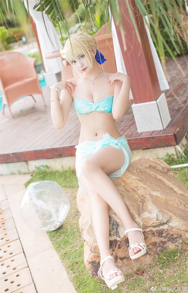 Ngắm nàng Saber xinh đẹp trong Fate/Stay Night diện bikini xanh ngọc tôn lên nước da trắng ngần - Ảnh 11.