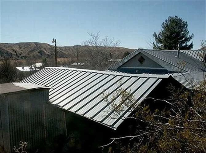 Nhà ma ám ở Ghost Town, New Mexico, Mỹ: Josh Bond, chủ sở hữu của một ngôi nhà ở trung tâm thị trấn ma, Cuchillo, New Mexico, Mỹ phải bán tống bán tháo khối tài sản của mình bởi nhiều ngày mất ăn mất ngủ vì bị ma ám. 