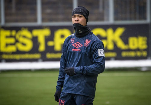 Rảnh rỗi, Công Phượng đi chơi bowling