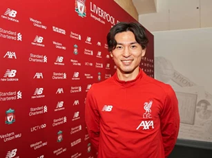 CHÍNH THỨC: Tuyển thủ Nhật Bản ký hợp đồng 4 năm rưỡi với Liverpool