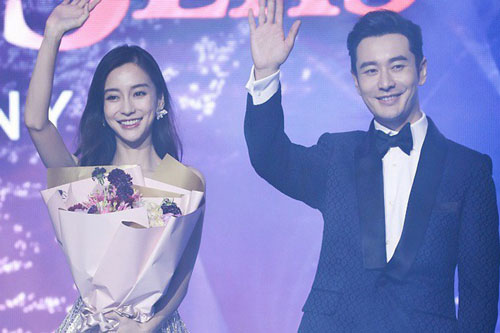 Sau tin đồn mang thai lần 2, Angela Baby - Huỳnh Hiểu Minh tiếp tục khiến netizen mừng rỡ vì động thái ngọt ngào