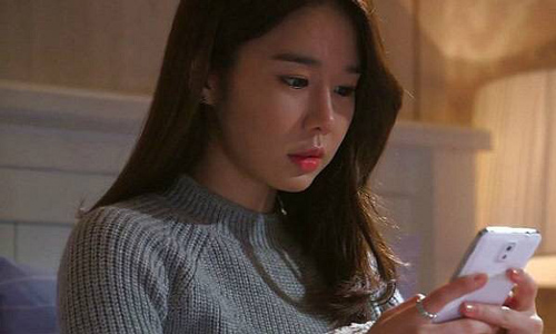 Mở email của chồng, vợ choáng váng nhận ra kẻ thứ ba vô cùng thân thuộc