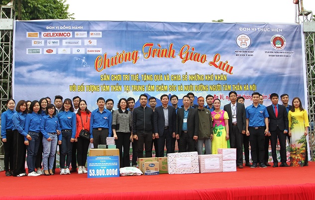 Cộng đồng DN thủ đô tặng quà cho 600 bệnh nhân ở Ba Vì