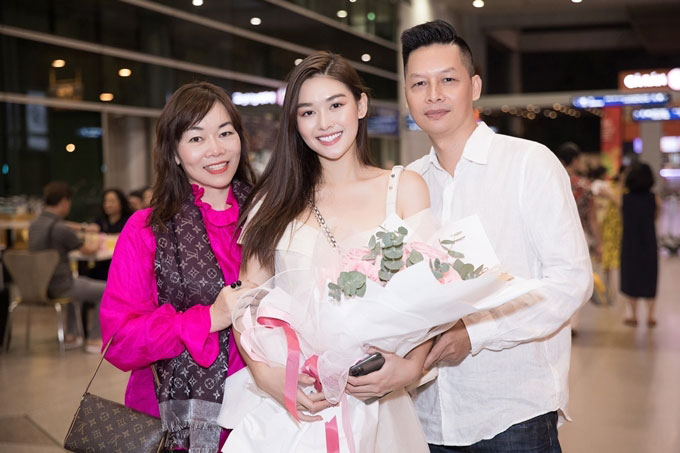 Những ông bố phong độ của sao Việt