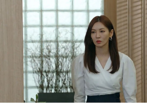 Hoảng loạn phát hiện sự thật trái ngang khi nghe âm thanh nóng bỏng trong phòng osin