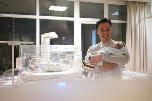 Ngắm cặp quý tử sinh đôi đáng yêu như thiên thần của MC Thành Trung