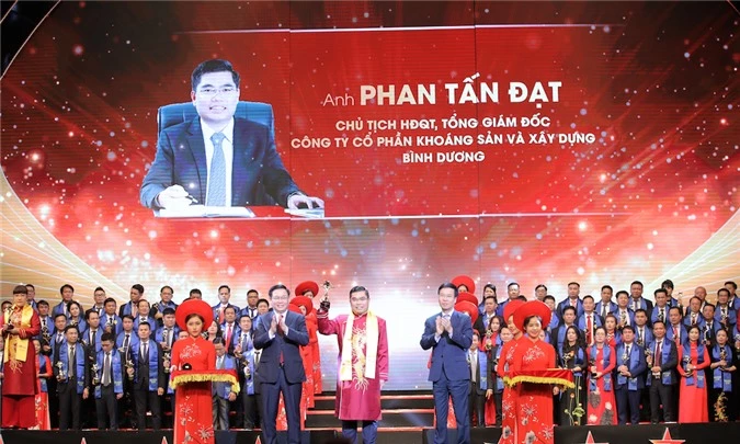 Chân dung 10 doanh nhân Sao Đỏ 2019 2