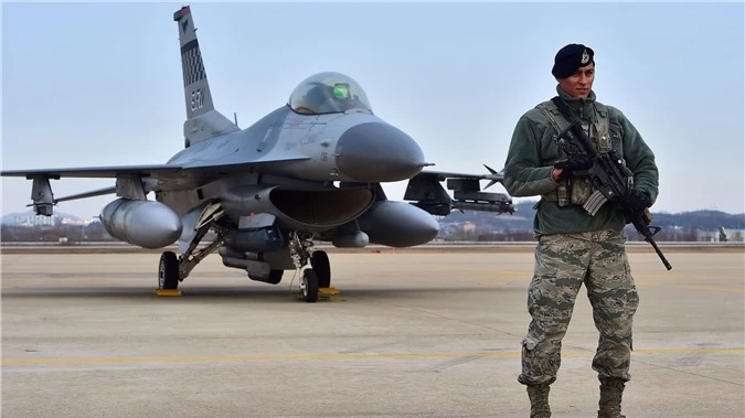 Dung tiem kich F-16 ban roi may bay An Do, Pakistan khien My 