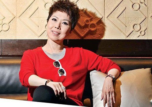 Sao 'Thần điêu đại hiệp' hạnh phúc bên người tình đồng giới ở tuổi 61