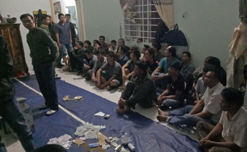 Đắk Lắk: Đột kích sới bạc "khủng" bắt 44 đối tượng, thu gần 400 triệu đồng