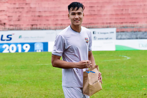 Mê mẩn ngắm trai đẹp là ‘gà cưng’ mới của thầy Park