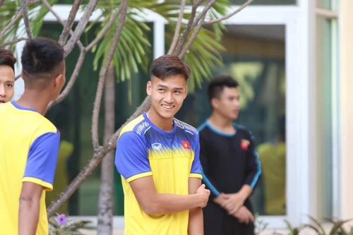 Trung vệ người Thái Bình từng là thành viên của các lứa U14, U16, U18 Việt Nam.